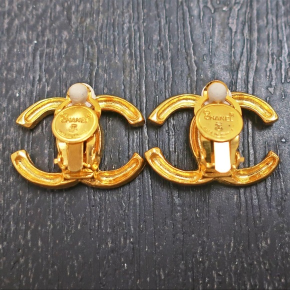 AUTH Chanel Big CC Logo Vintage Earrings Gold - Picture 3 of 4